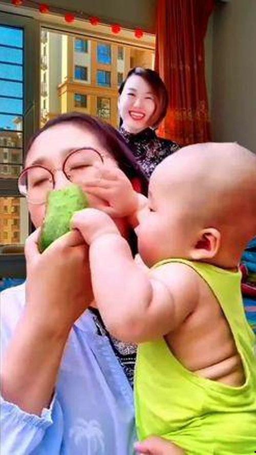 萌宝吃瓜搞笑视频大全集,搞笑视频大全集欢乐盘点