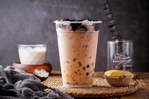 外国奶茶店吃瓜事件视频,一场跨国误会引发的社交风波