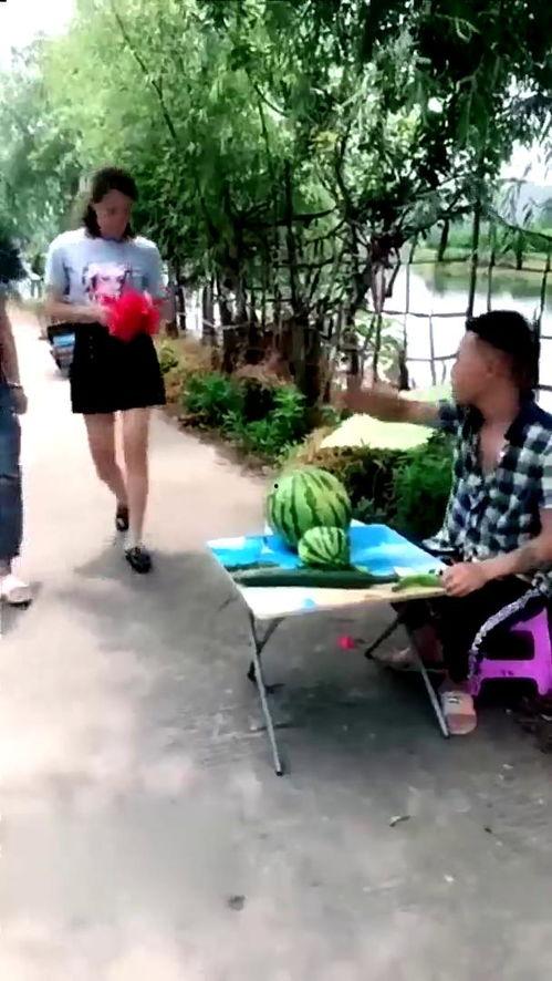 南宁公园吃瓜事件视频,一场引发热议的街头冲突