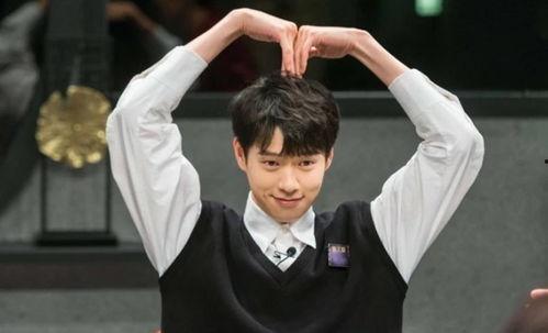 魏大勋吃瓜看戏视频